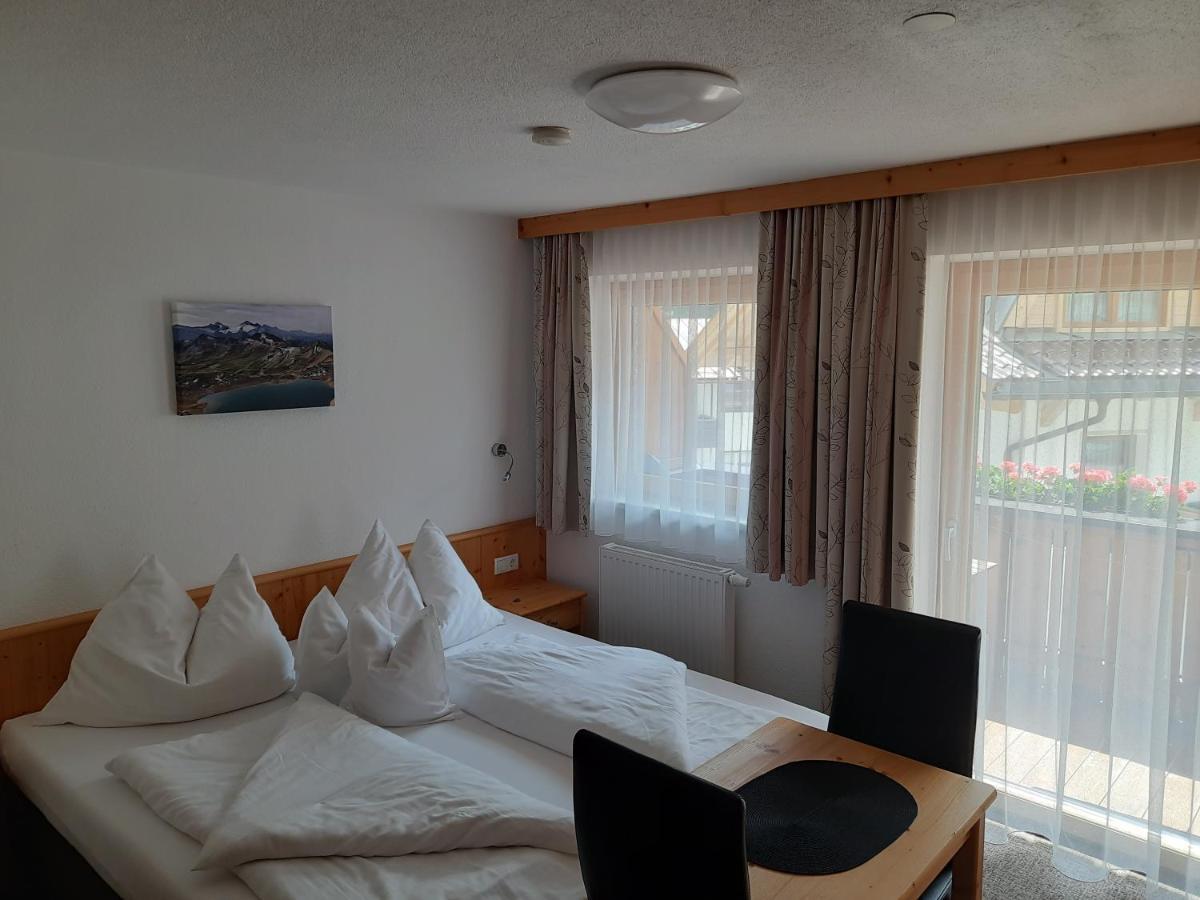 Gruenwaldhof Bed & Breakfast ทักซ์ ภายนอก รูปภาพ