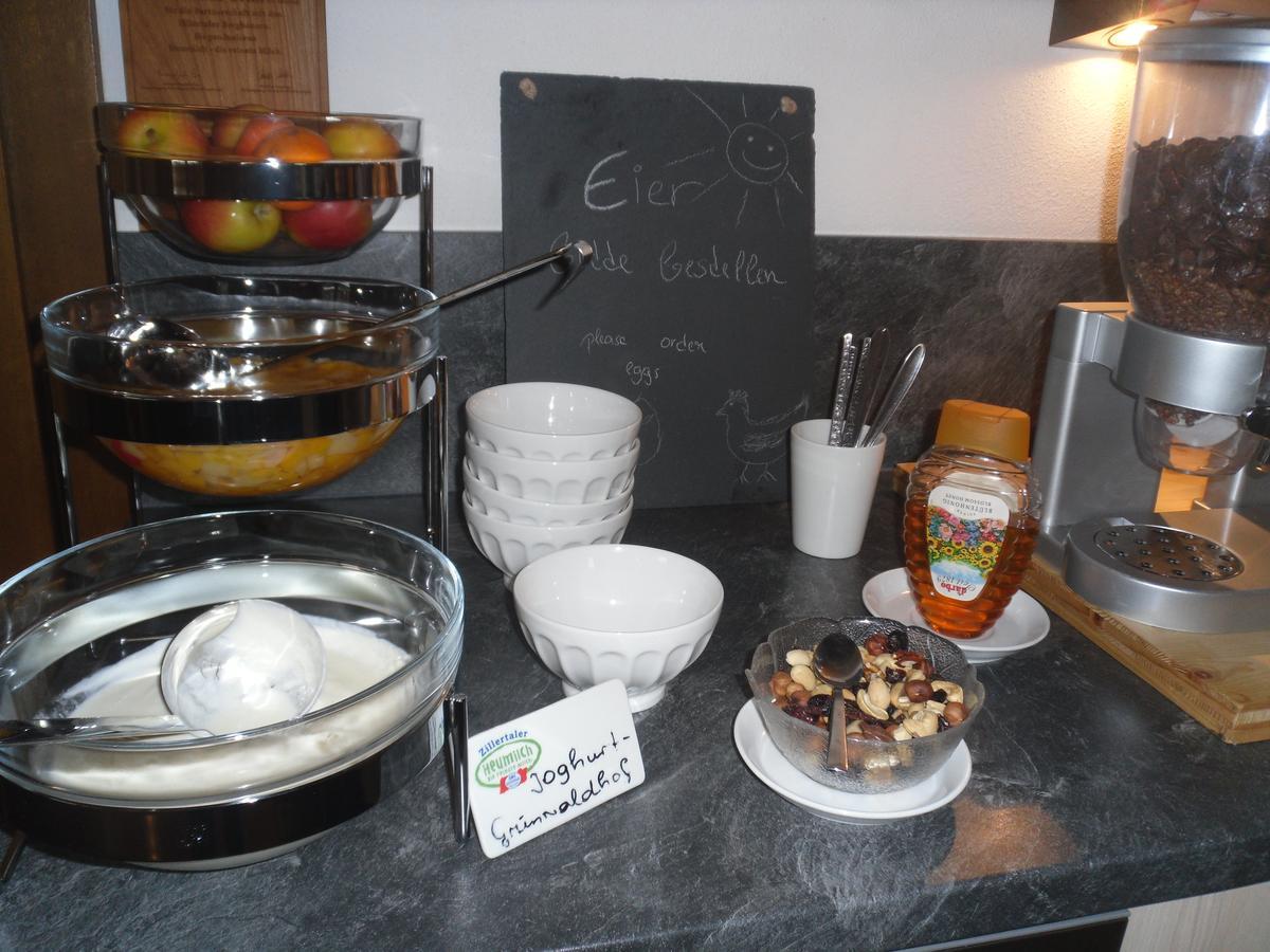 Gruenwaldhof Bed & Breakfast ทักซ์ ภายนอก รูปภาพ